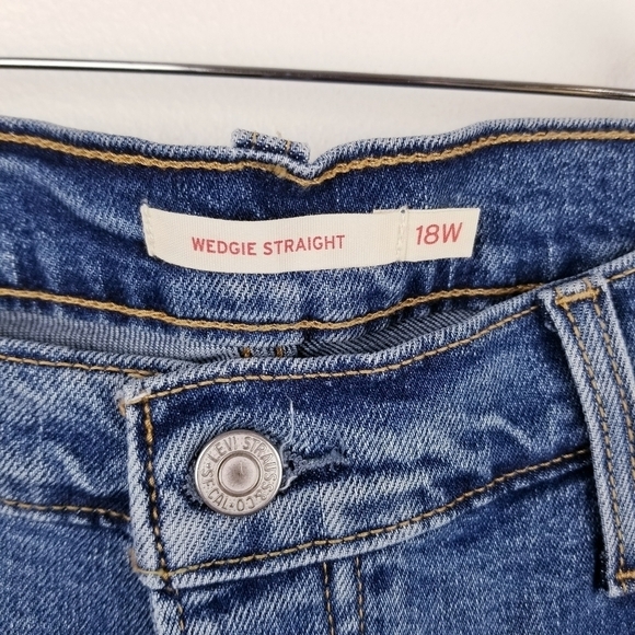Levi's Wedgie Straight Fit A09770003 Button Fly Jeans NWT - Picture 8 of 14